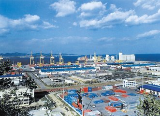 2018-1-31 發(fā)電機(jī)中性點電阻柜4套發(fā)往大連保稅區(qū)